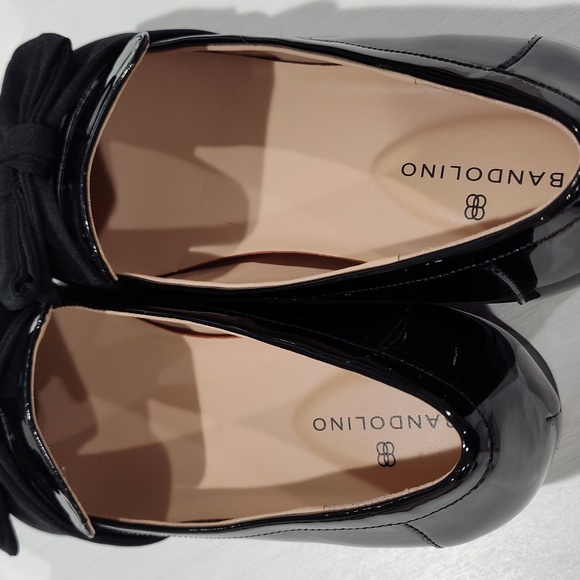 Bandolino Lindio 3 Loafer Black Patent with Bows - Picture 8 of 13